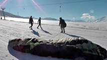 Ovacık Kayak Merkezi'nde yamaç paraşütü keyfi
