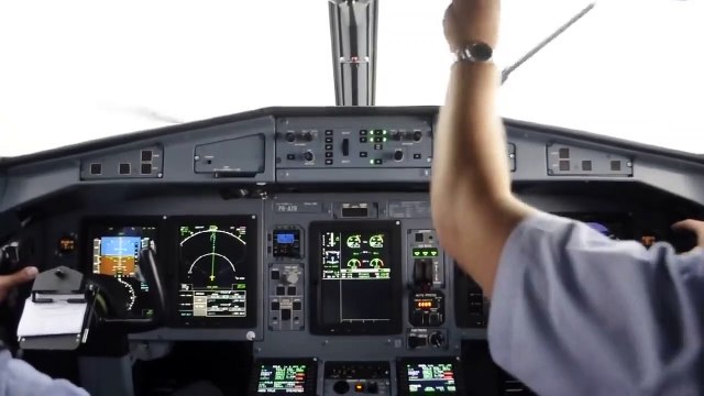 AZUL ATR 72-600 Pouso em Campinas com chuva ✈ Landing at Campinas airport on a rainy day