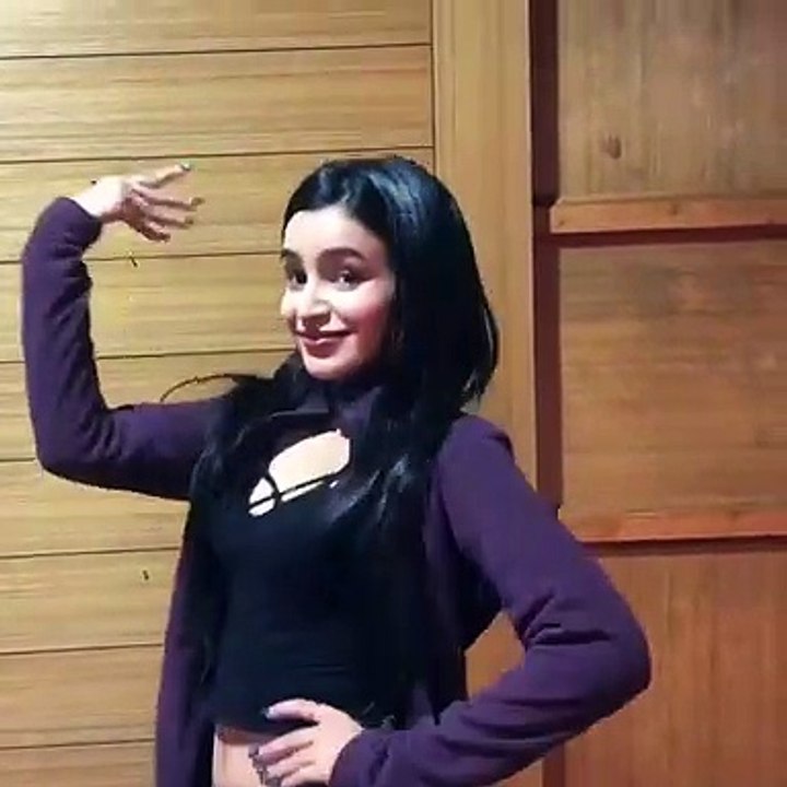 Beautiful Indian Dancer | Bhangra Bits |