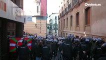 Cruce de gritos entre los concentrados de Vox y antifascistas en Pamplona