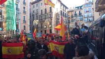 Gritos entre concentrados de 'España Existe' y manifestación antifascista en Pamplona