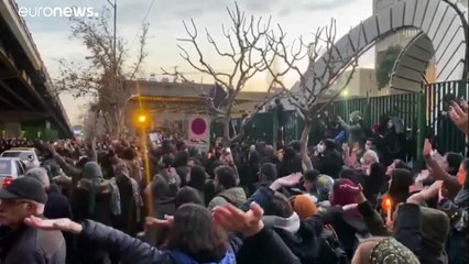 Демонстранты в Иране требуют отставки Али Хаменеи