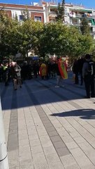 Video herunterladen: Un hombre ha sido salvajemente agredido en Cornellá de Llobregat a manos de los separatistas en la concentración de #EspañaExiste