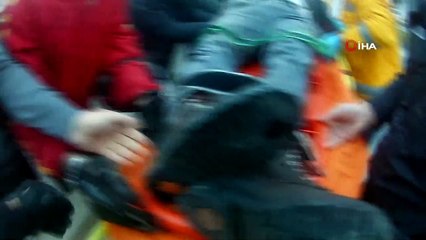 Yoğun bakımda hayat mücadelesi veren arkadaşları için TEM otoyolunu kapattılar