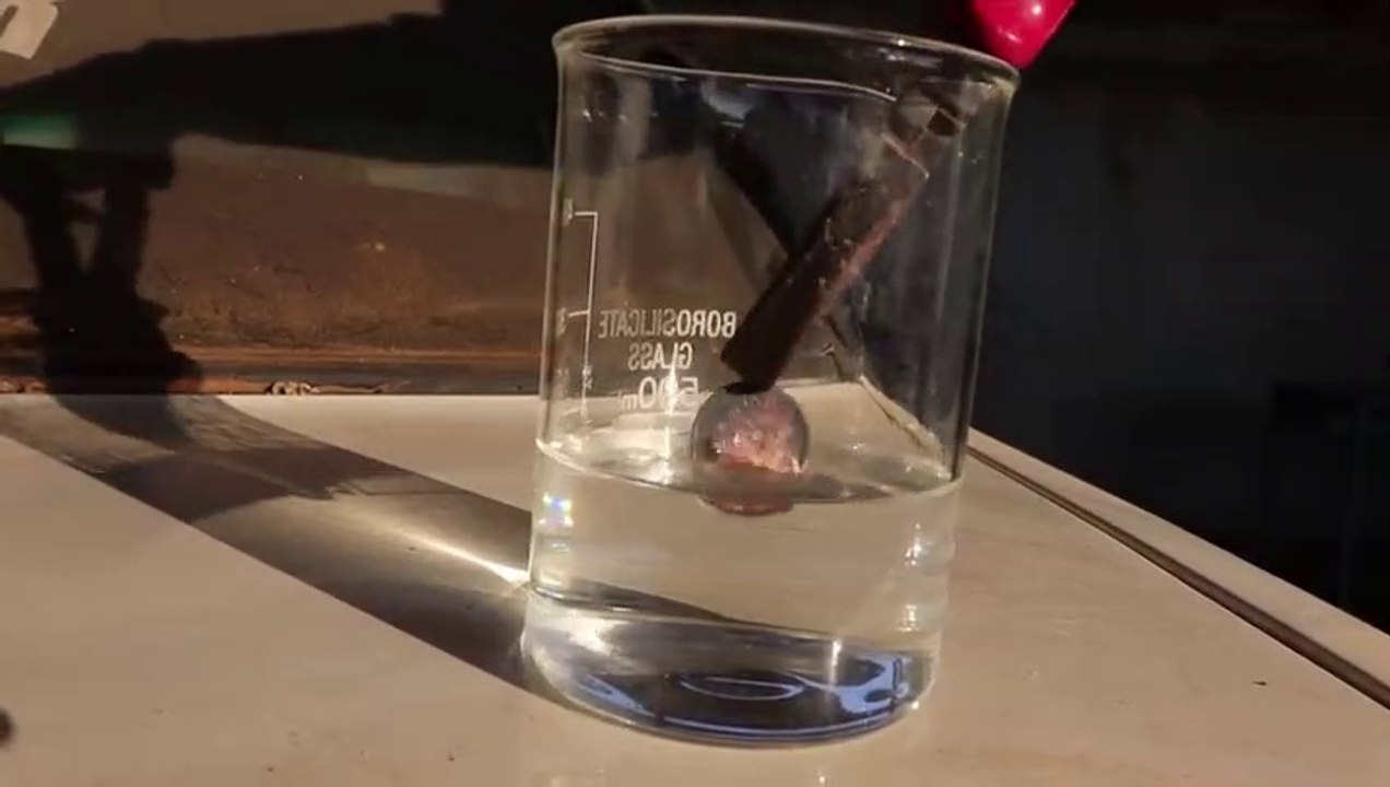 Turning_Silver_Coin_Into_Copper_From_Boiling_-_Experimen