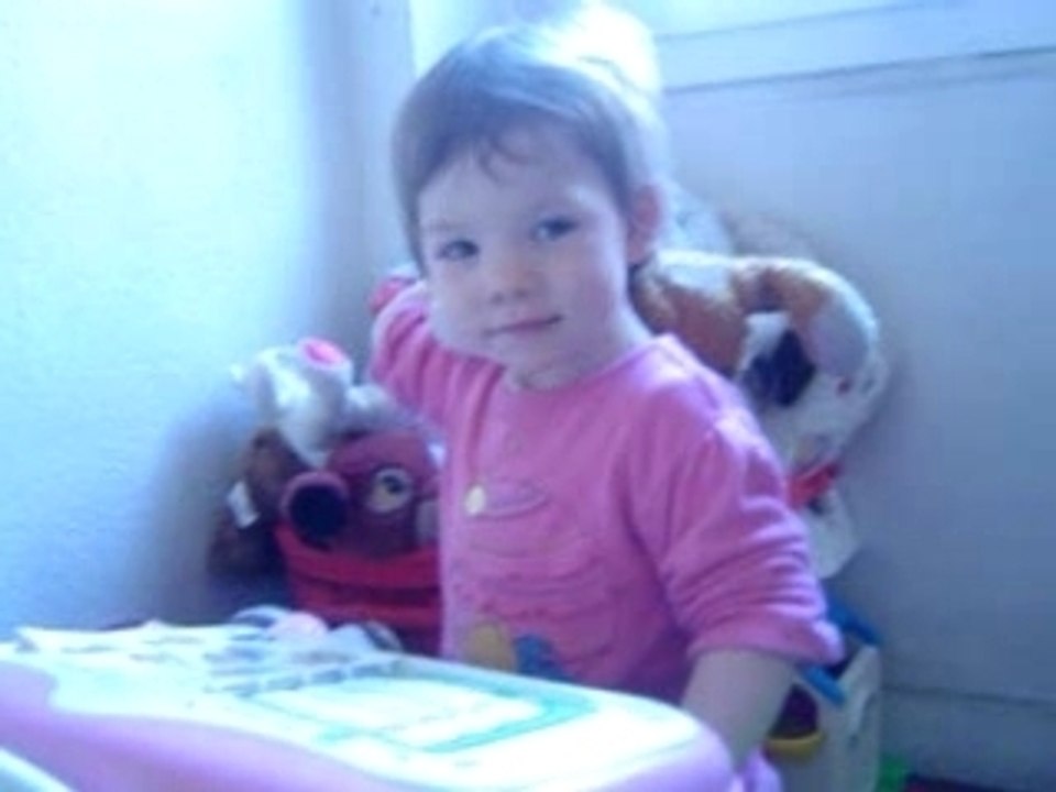laly  22 mois partie 2