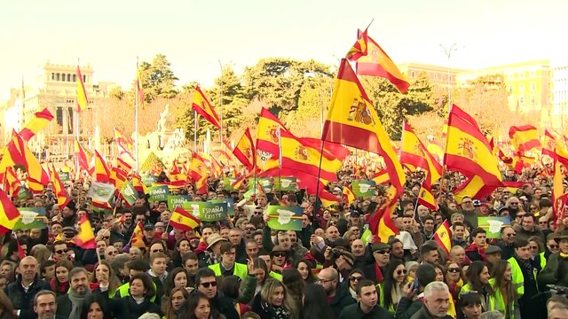 Vox muestra su rechazo a Sánchez con concentraciones frente a ayuntamientos