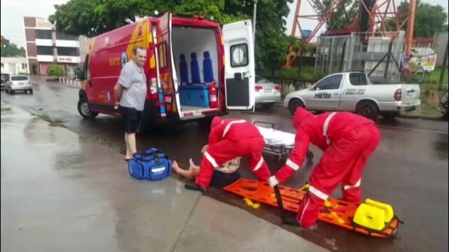 Colisão entre carro e moto deixa dois feridos no Bairro São Cristóvão