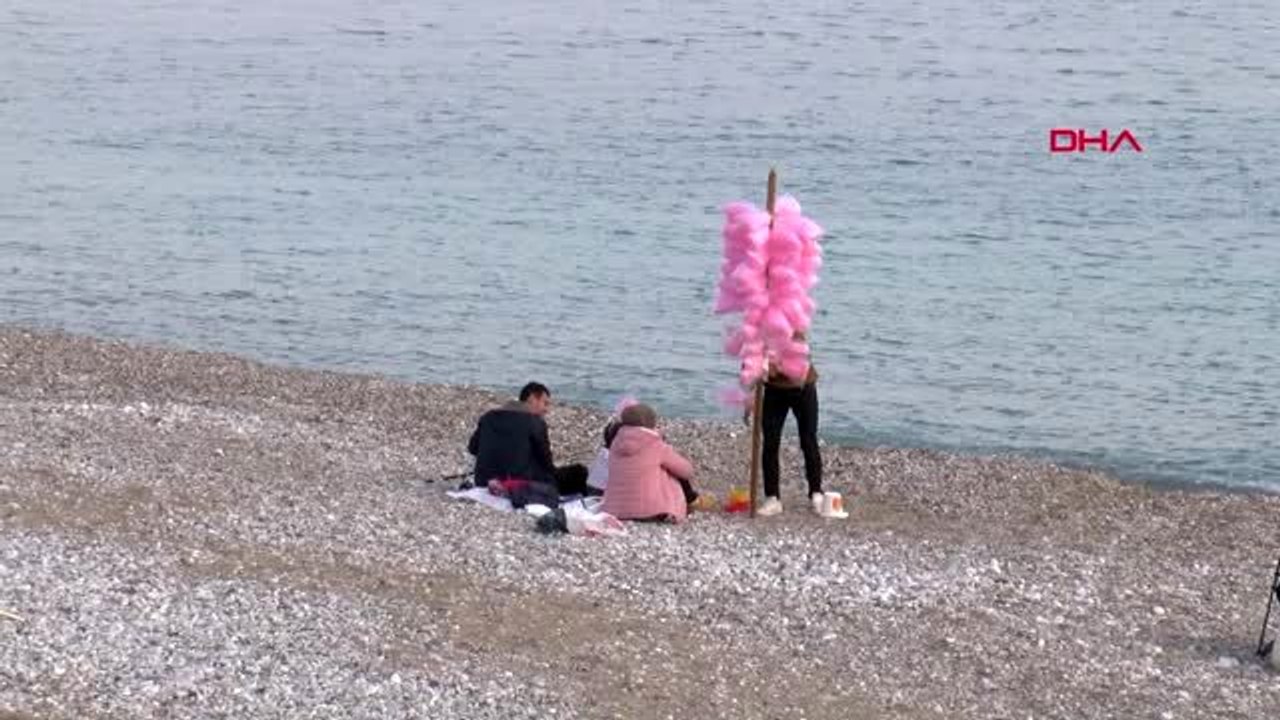 Antalya'da sahiller doldu