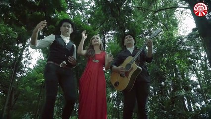 Tiganama & Ayuni - Isna (Cinta Segitiga) [Official Music Video HD]