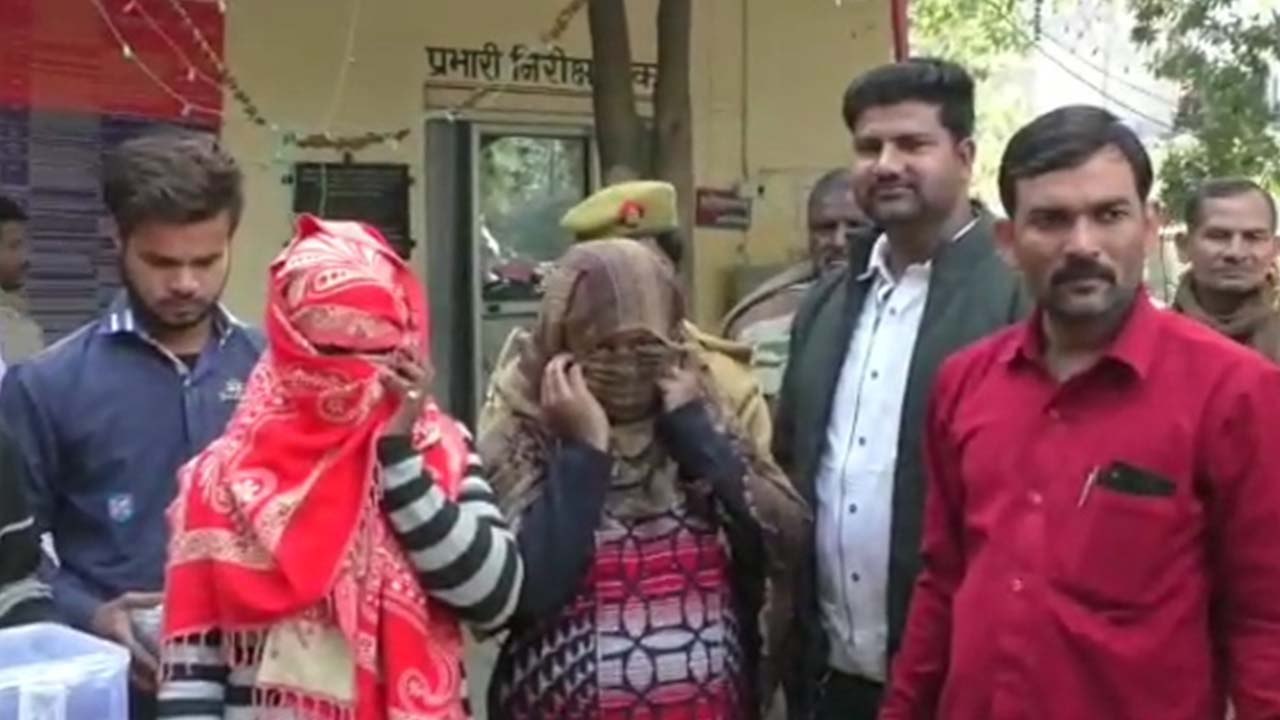 कानपुर: घर में चल रहा था जिस्मफरोशी का धंधा, दो महिलाओं के साथ चार लड़के गिरफ्तार