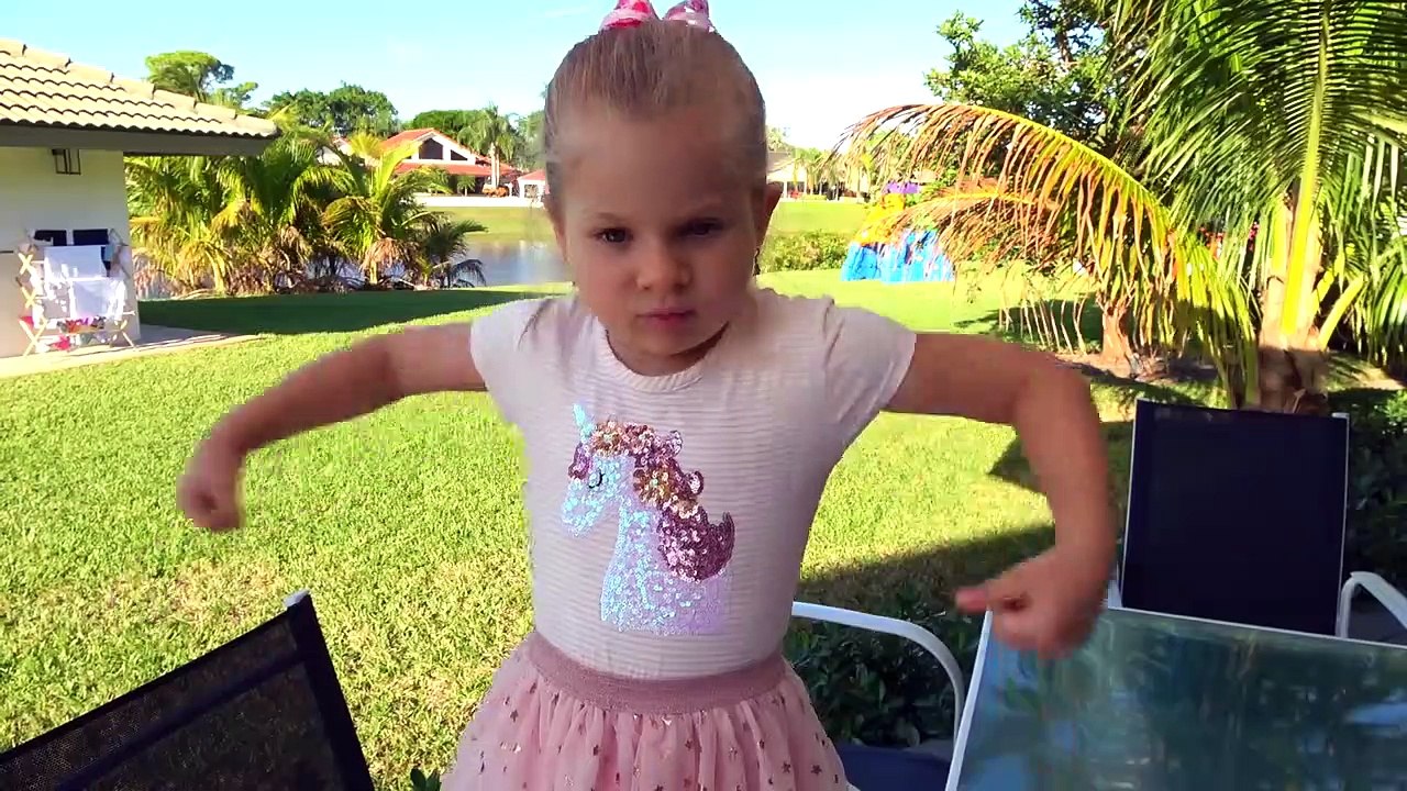 Diana Pretend Play with Giant Food Toy