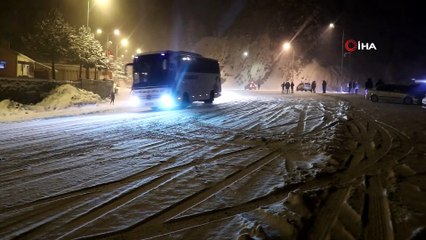 Karlı Yollar Kimilerine Çile Olurken Kimilerine Eğlence Oldu