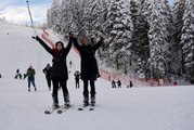 Artvin'de hafta sonu Atabarı Kayak Merkezi doldu taştı