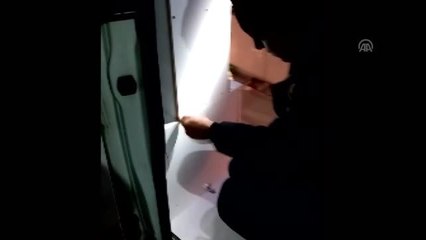Minibüsün gizli bölmesinden kaçak sigara çıktı