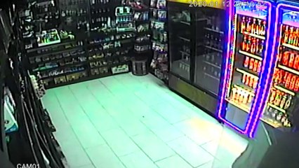 Silahlı market soyguncusu paraları böyle gasp etti
