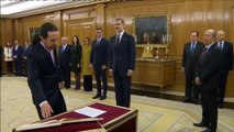 Las ministras y ministros de Podemos prometen su cargo ante el rey