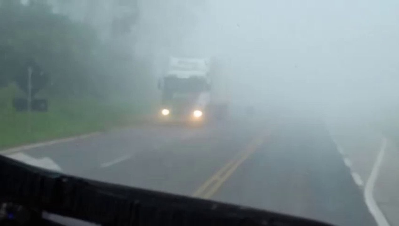 Cuidados ao dirigir com neblina