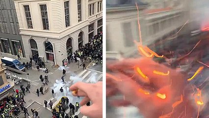 Une grenade lacrymogène atterrit à l'intérieur de son appartement