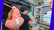 Voici comment les Thaïlandais font leurs courses depuis la fin annoncée des sacs plastiques | One Minute News