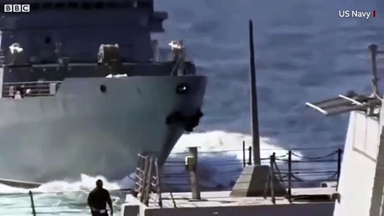 Russian and US warships almost collide - BBC News