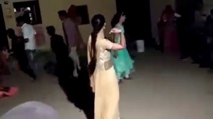 सतरंगी लरियो मारवाड़ी डांस धमाकेदार