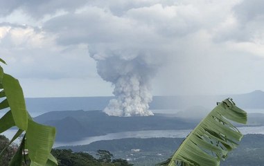 Mass Evacuations Underway As The Taal Volcano Spews Lava And Ash | Oneindia Malayalam