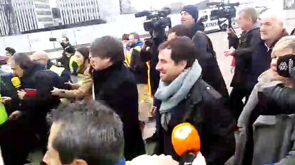 Primeres imatges de Puigdemont i Comín arribant al Parlament Europeu