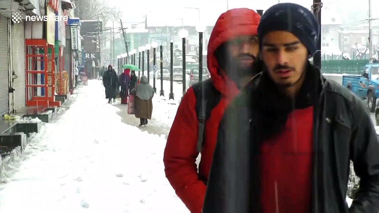 Flight operations disrupted after snowfall In Kashmir