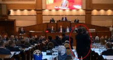 İBB Meclisi'nde gergin anlar! AK Partili meclis üyesi, İYİ Partili ismin üzerine yürüdü