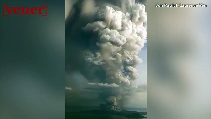 Incredible Timelapse of the Filipino Volcano with Dramatic Images of its Volcanic Lightning