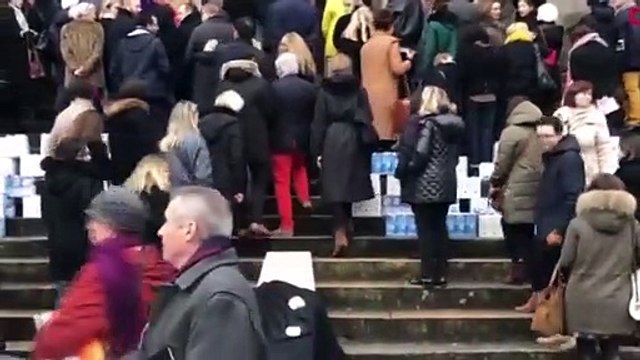 Fransa'da avukatlardan tabutlu eylem