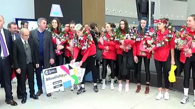 Spor filenin sultanları yurda döndü