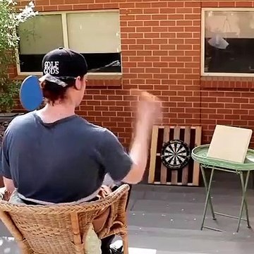 La précision dans cette vidéo est incroyable, regardez jusqu'à la fin