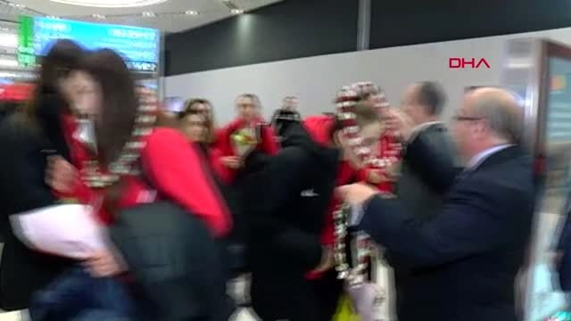 Spor filenin sultanları yurda döndü