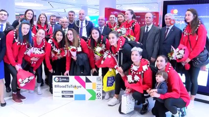 Şampiyon milliler yurda döndü