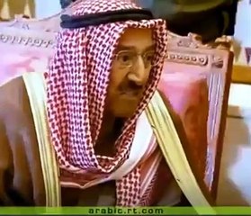 شاهد.. تميم "المتلون" يلتف حول سُلطان عمان الجَديد في عزاء "قابوس"