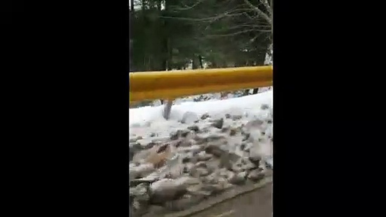 اج  ایبٹ اباد میں بہت برف۔۔۔۔۔۔۔۔۔۔