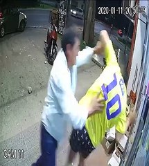 Comerciante echó a las piñas a dos ladrones