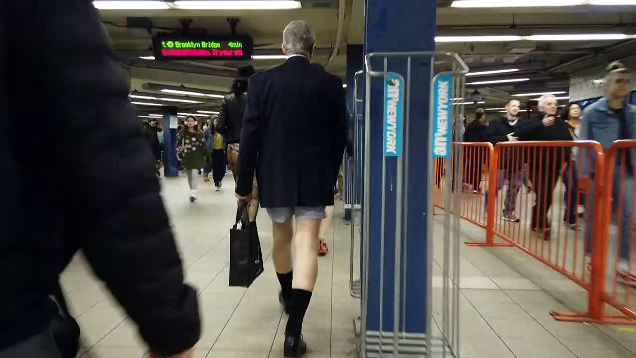 Sem calça no metrô