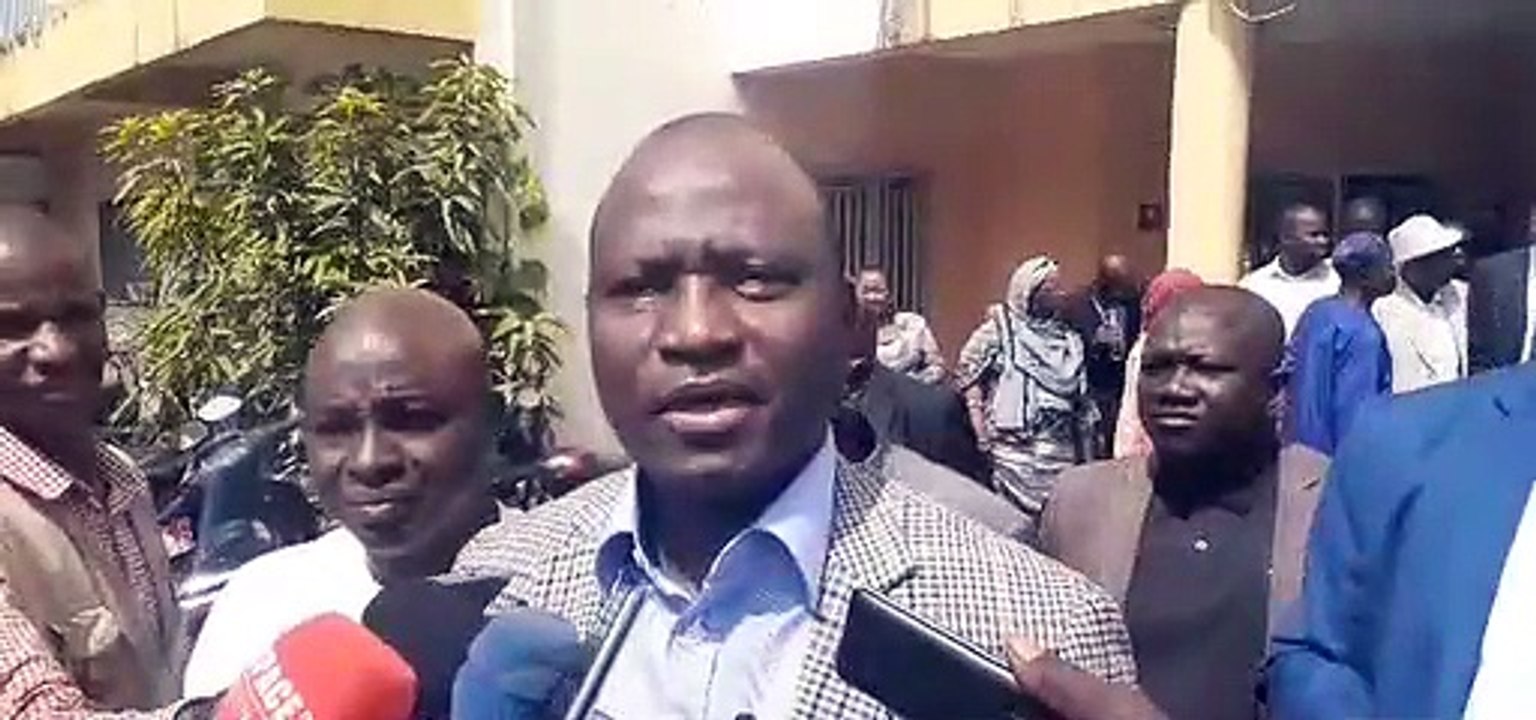 Grève des enseignants : réunion entre autorités et membres du SLECG à la Fonction publique