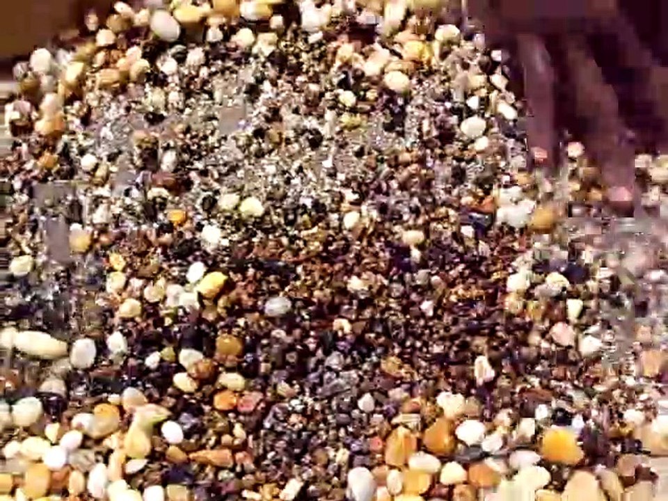 Un chercheur de pierres précieuses découvre un diamant énorme