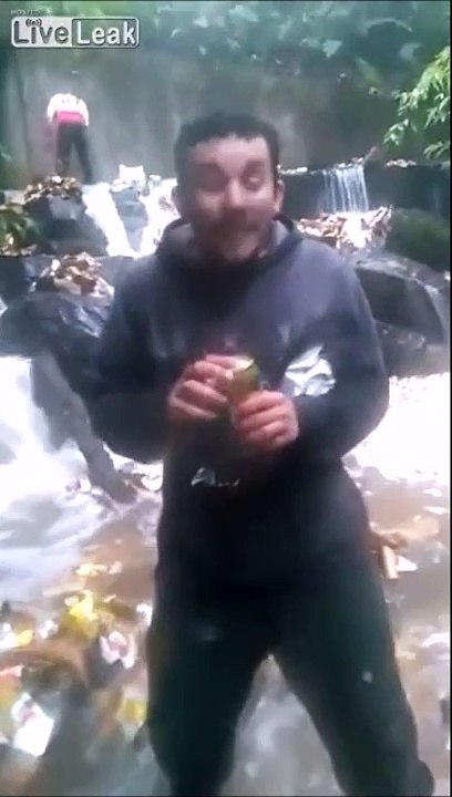 Quand une rivière se transforme en  fontaine à bières après qu'un camion ait renversé son chargement