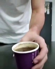 Piège ta mère avec une tasse de café ! cette blague !