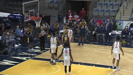Daxter Miles Jr. throws down the alley-oop!