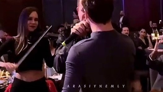 رقص وغناء بطل الحفرة بعد جائزة أفضل ممثل - فيديو Dailymotion
