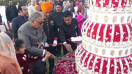 जोधपुर के पूर्व नरेश गज सिंह के जन्मदिन पर तलवार से काटा 265 किलो का केक, VIDEO