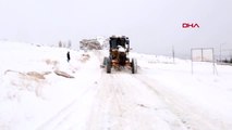 Van'da kardan kapanan yollar açılıyor