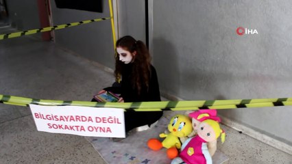 Teknoloji bağımlılığına dikkat çekmek için 'Cansız manken' oldular