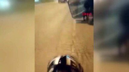 Bursa motosiklet sürücüsü, arkadaşı ve taşıdığı iki dev yatakla tehlike saçtı